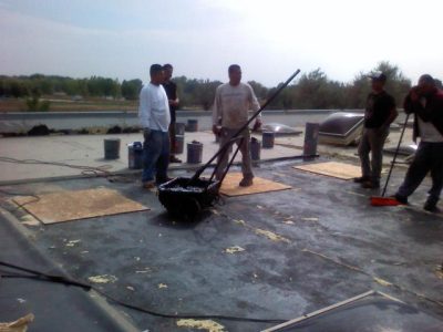 06_Crew_WorkingEPDM_B